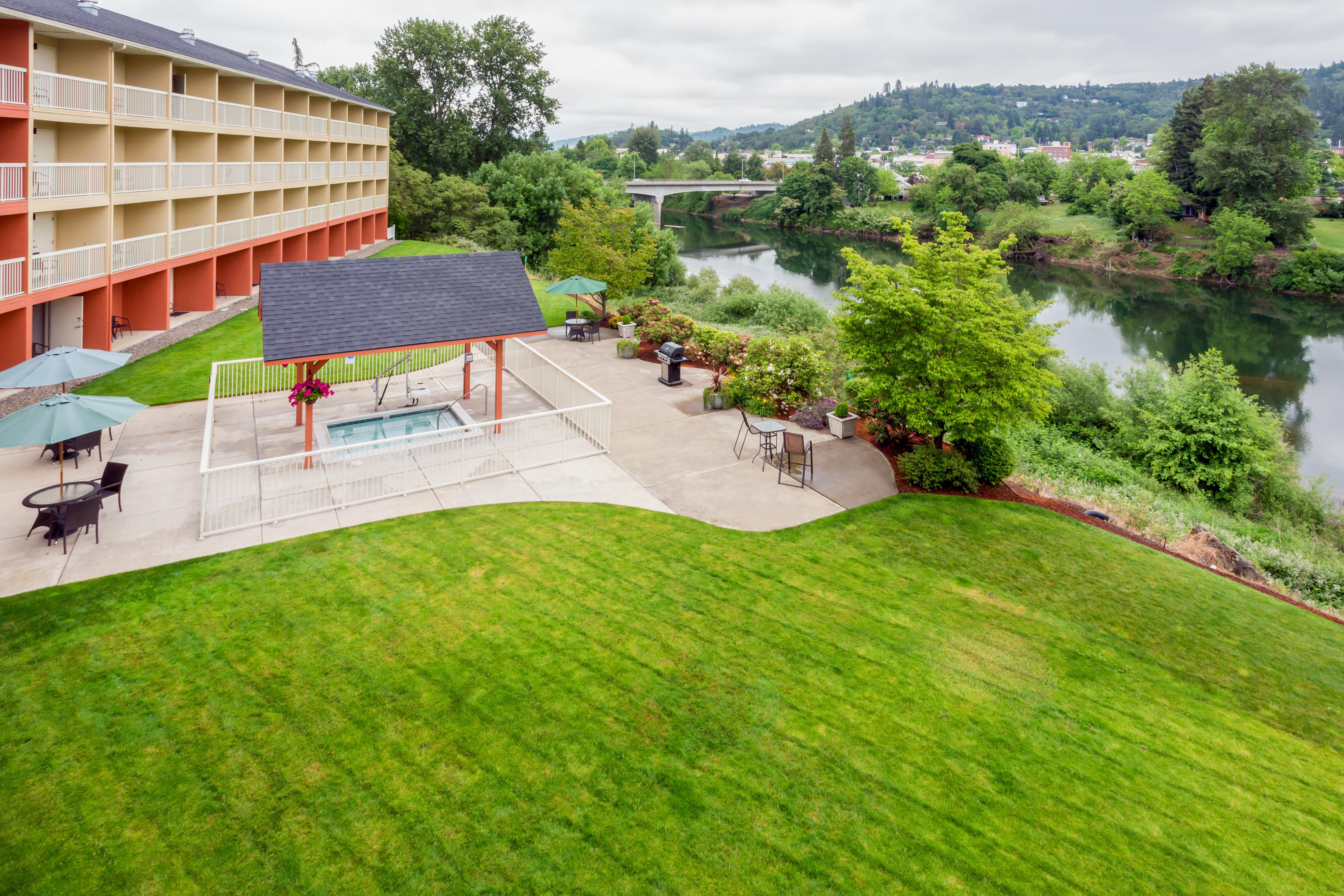Holiday Inn Express Roseburg By Ihg Экстерьер фото