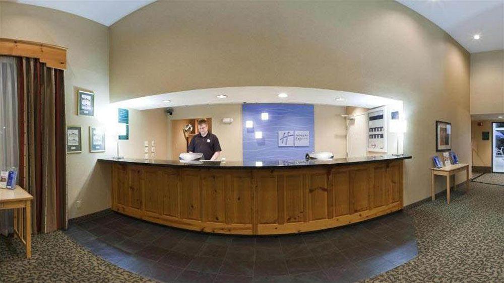 Holiday Inn Express Roseburg By Ihg Интерьер фото