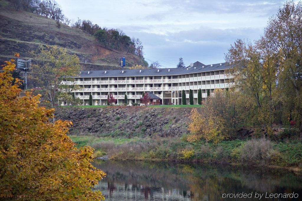 Holiday Inn Express Roseburg By Ihg Экстерьер фото