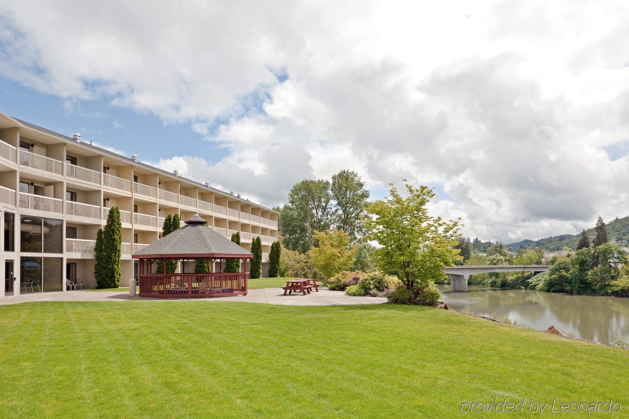 Holiday Inn Express Roseburg By Ihg Экстерьер фото